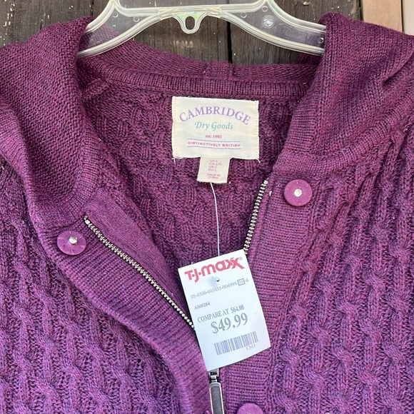 NWT Cambridge Dry Goods zippered hooded soft sweater. Side pockets. Size Large. - Picture 2 of 8